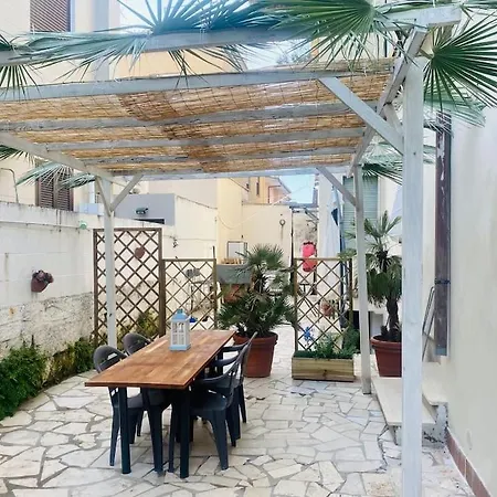 Apartament Lemon Tree 400 Mt Dal Mare *