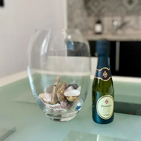 Apartament Lemon Tree 400 Mt Dal Mare